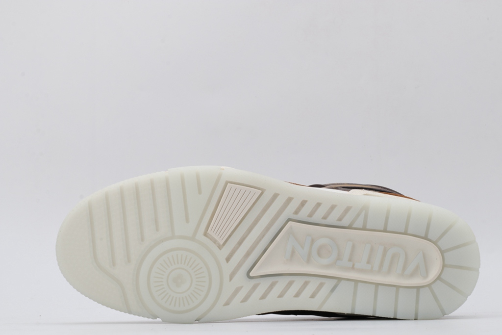 L*V SNEAKER